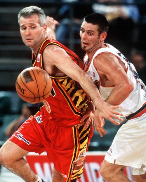 澳大利亚篮球明星勇夺得分王,助球队跻身前列的是谁